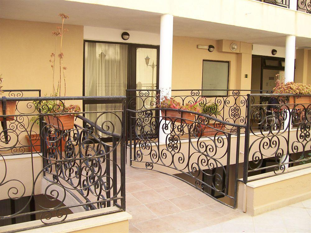 The Crown Hotel Bugibba Exterior photo